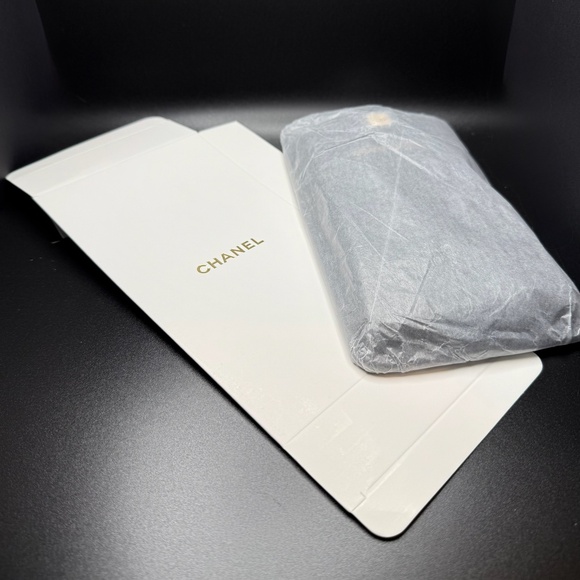 Coco Crush Phone & Credit Card Holder GWP VIP Gift New with Box - Picture 4 of 5